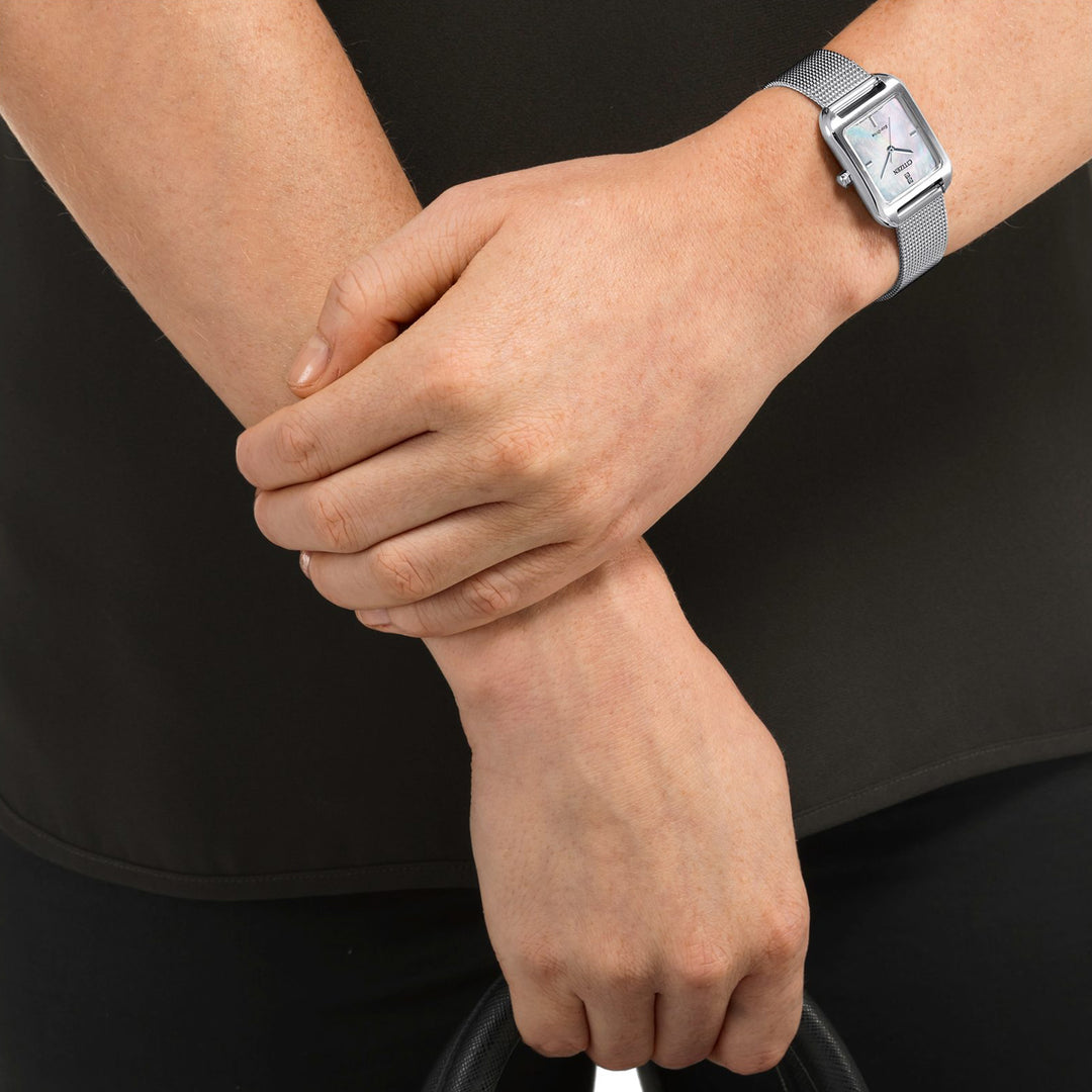 Timeless Silver Elegance with Iridescent Mother-of-Pearl Dial