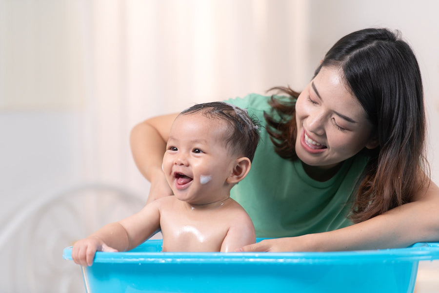 Badezeit für Babys: Sanfte Formeln und ihre Anwendung