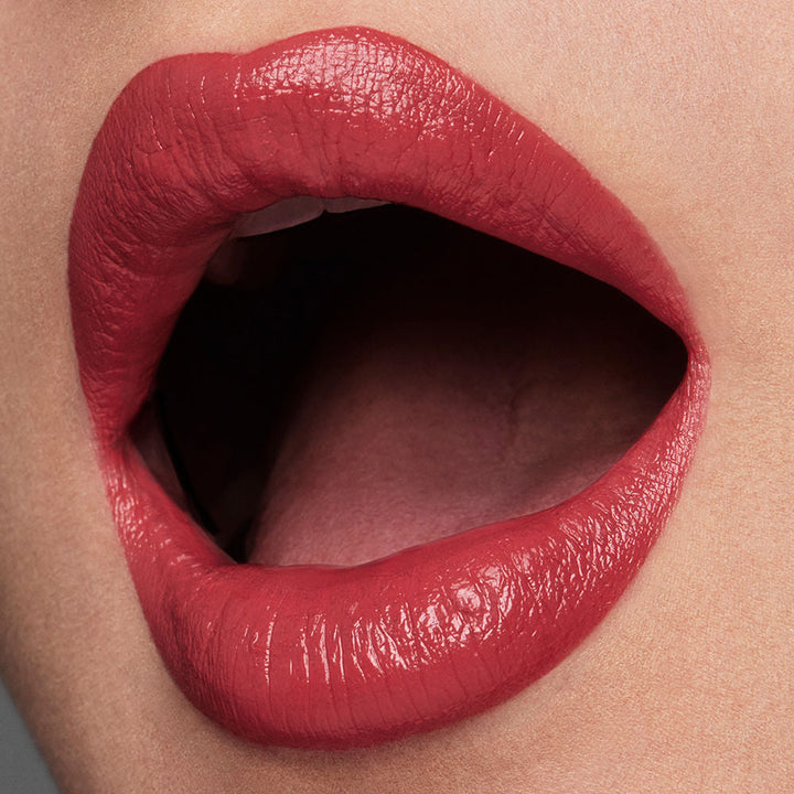 Cream lipstick in satin Rebellious Rose, 3.5 g, smooth bullet shape