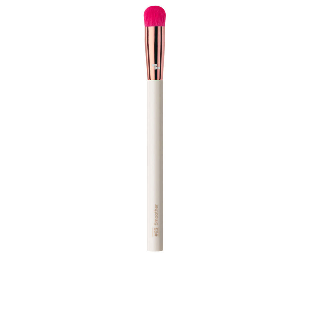 Rounded fluffy synthetic blending brush with compact handle for crease work