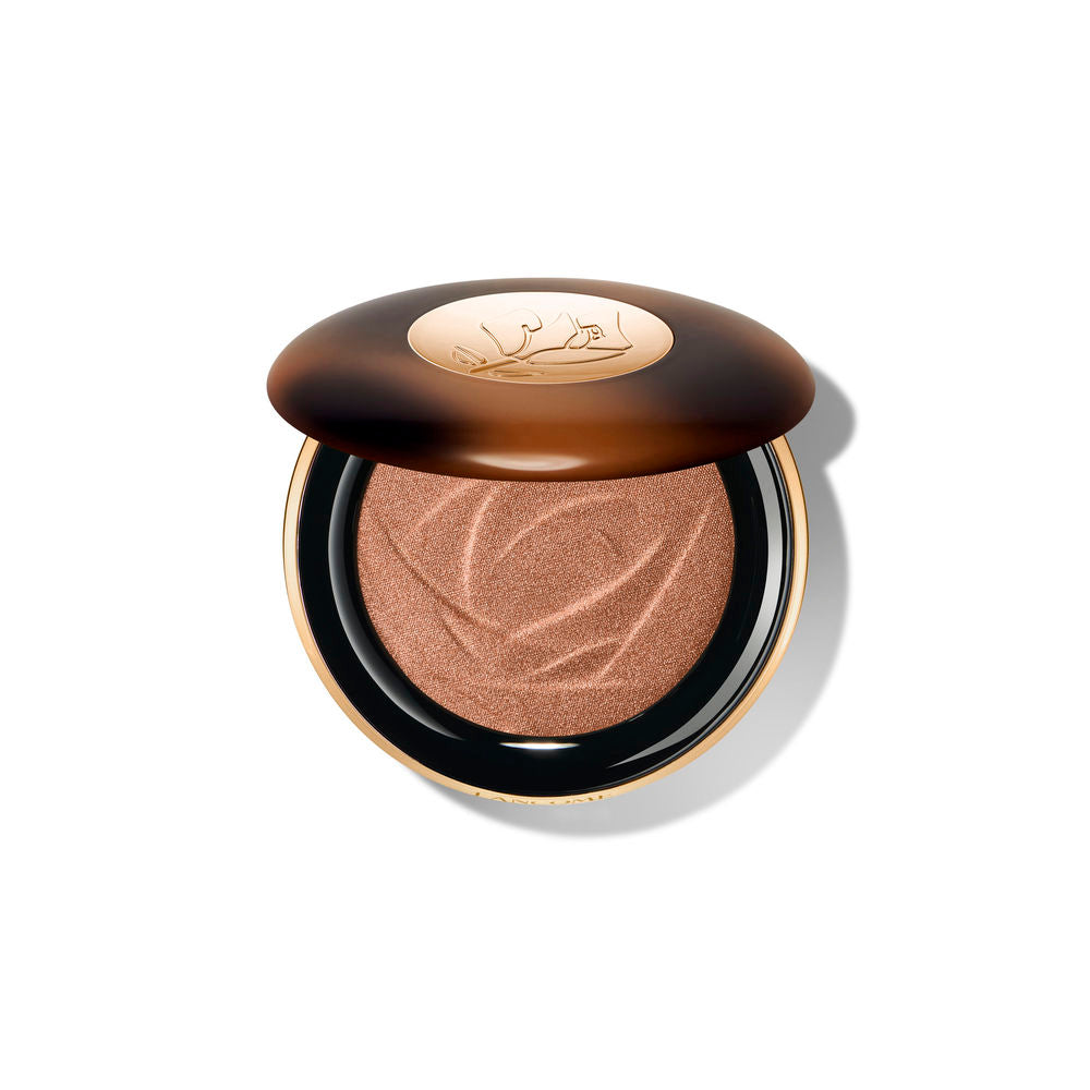 Compact illuminating powder with pearl finish, 10 g, shade 03