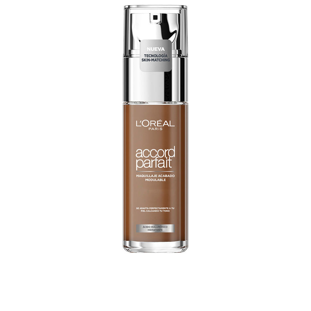 30 ml bottle of hyaluronic liquid foundation, shade 9.D/9.W, smooth creamy texture
