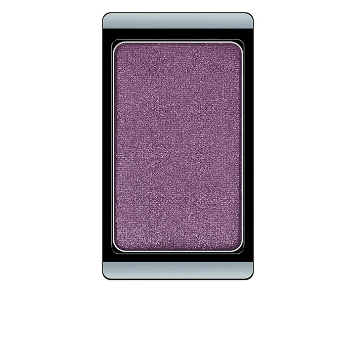 Single pearlescent eyeshadow pan in Cherry Blossom, 0.8 g, refillable