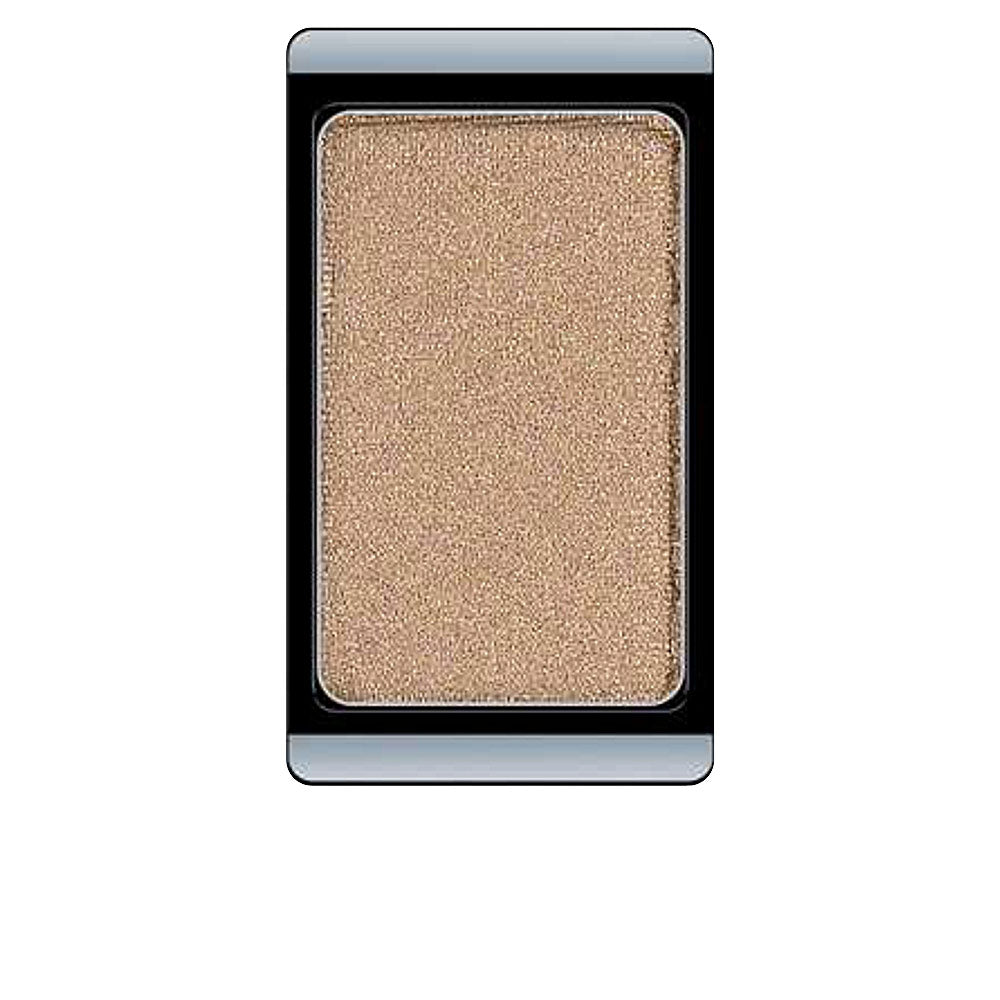 Single refillable pearl eyeshadow pan in golden caramel, 0.8 g