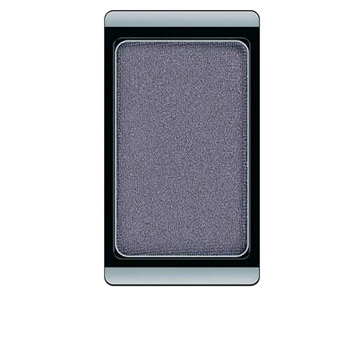 Single pearly purple pressed eyeshadow pan, refillable, 0.8 g