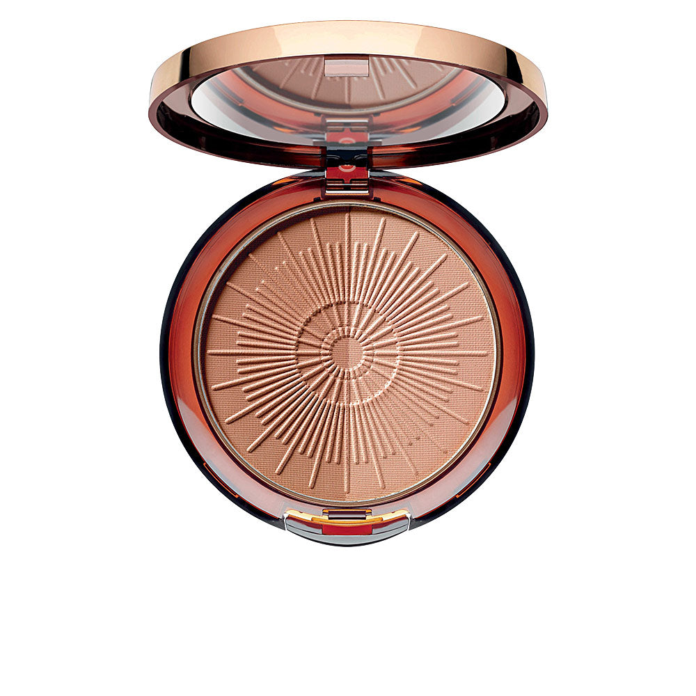 Bronze compact with embossed sun and four blendable tones, 10 g refillable pan