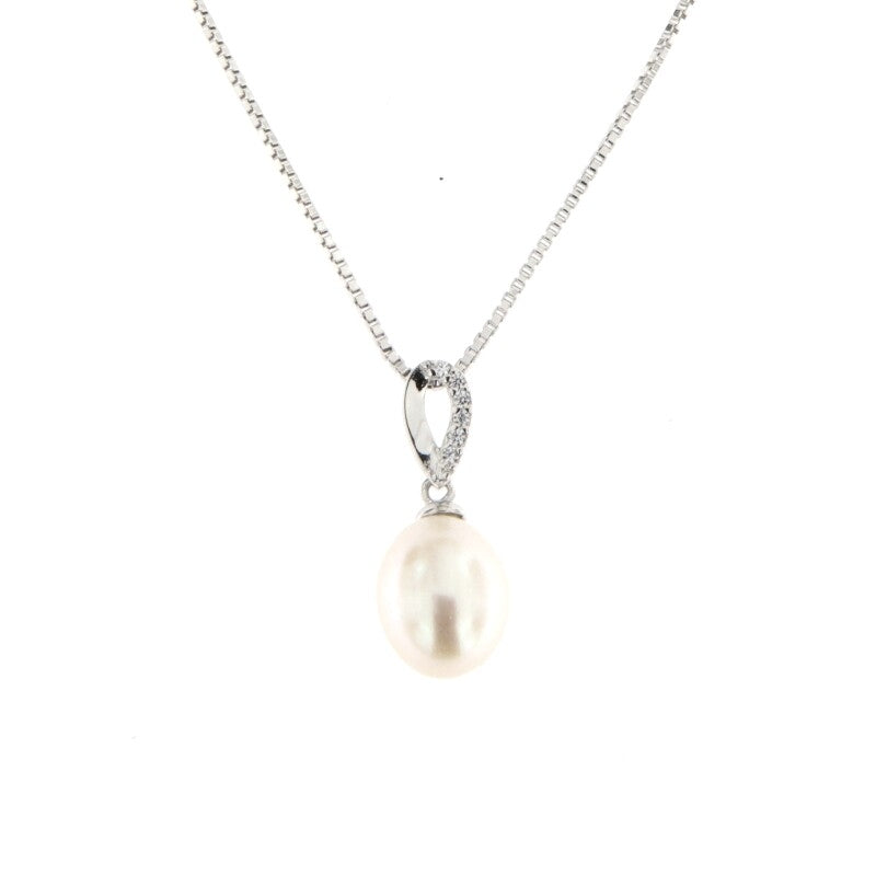 Luminous Pearl Pendant with Delicate Silver Chain